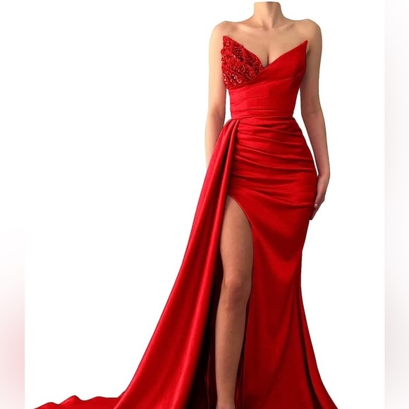 Red Prom dress - Picture 1 of 3